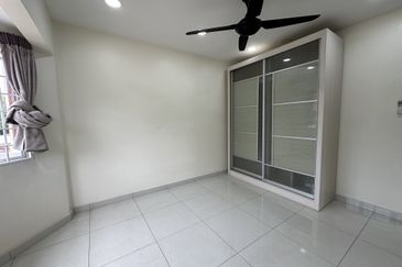 2 STOREY TERRACE/PUCHONG UTAMA/END LOT