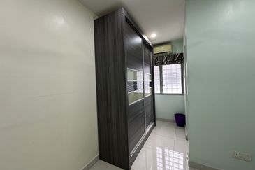 2 STOREY TERRACE/PUCHONG UTAMA/END LOT