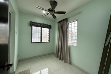 2 STOREY TERRACE/PUCHONG UTAMA/END LOT