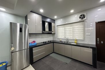 2 STOREY TERRACE/PUCHONG UTAMA/END LOT