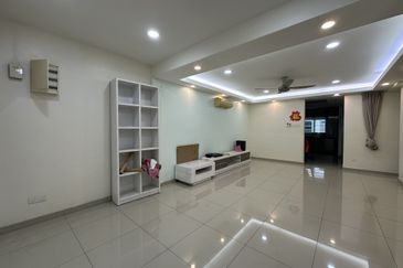 2 STOREY TERRACE/PUCHONG UTAMA/END LOT