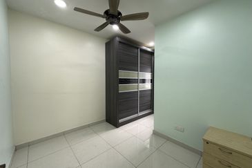 2 STOREY TERRACE/PUCHONG UTAMA/END LOT