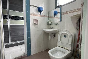 2 STOREY TERRACE/PUCHONG UTAMA/END LOT