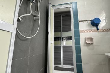 2 STOREY TERRACE/PUCHONG UTAMA/END LOT