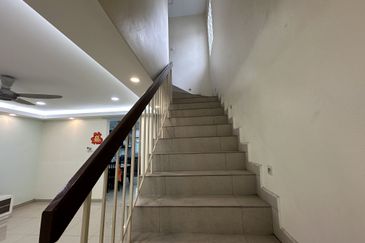 2 STOREY TERRACE/PUCHONG UTAMA/END LOT