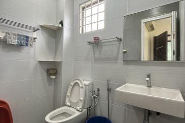 2 STOREY TERRACE/PUCHONG UTAMA/END LOT