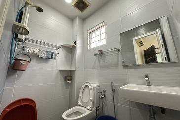 2 STOREY TERRACE/PUCHONG UTAMA/END LOT