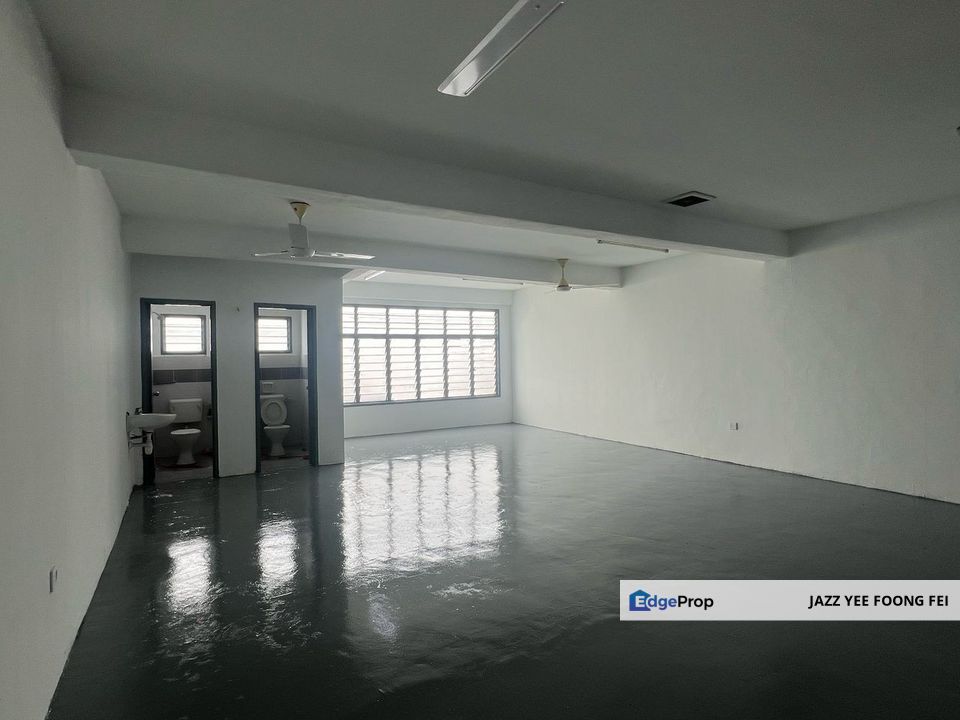 Hot🔥 Jalan SPU 2, Bandar Saujana Putra, 𝗡𝗲𝘄𝗹𝘆 𝗣𝗮𝗶𝗻𝘁 𝟭𝘀𝘁 𝗙𝗹𝗼𝗼𝗿 𝗦𝗵𝗼𝗽 for Rent, Selangor, Jenjarom