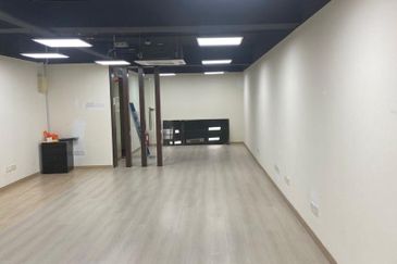 Bandar Puteri 1 Shop lot Lift office Puchong for Rent