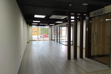 Bandar Puteri 1 Shop lot Lift office Puchong for Rent