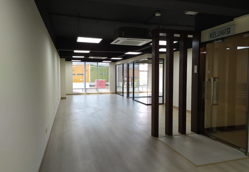 Bandar Puteri 1 Shop lot Lift office Puchong for Rent