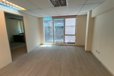 Bandar Puteri 1 Shop lot Lift office Puchong For Rent