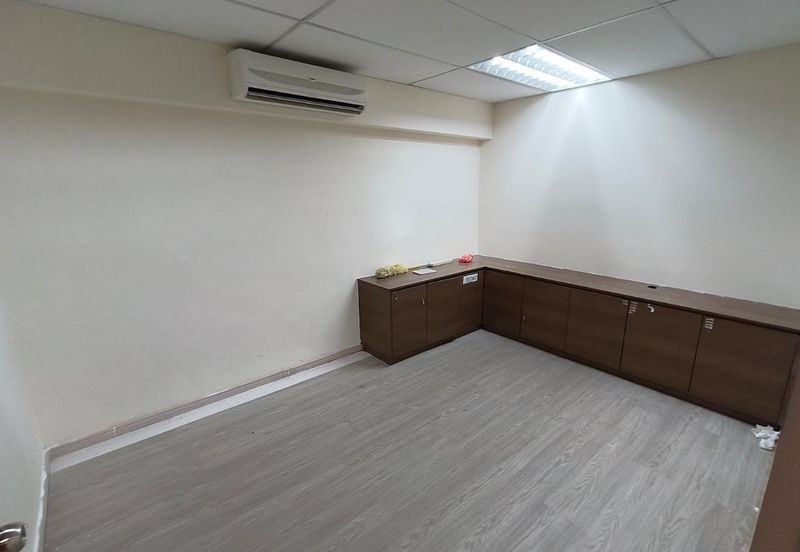 Bandar Puteri 1 Shop lot Lift office Puchong For Rent