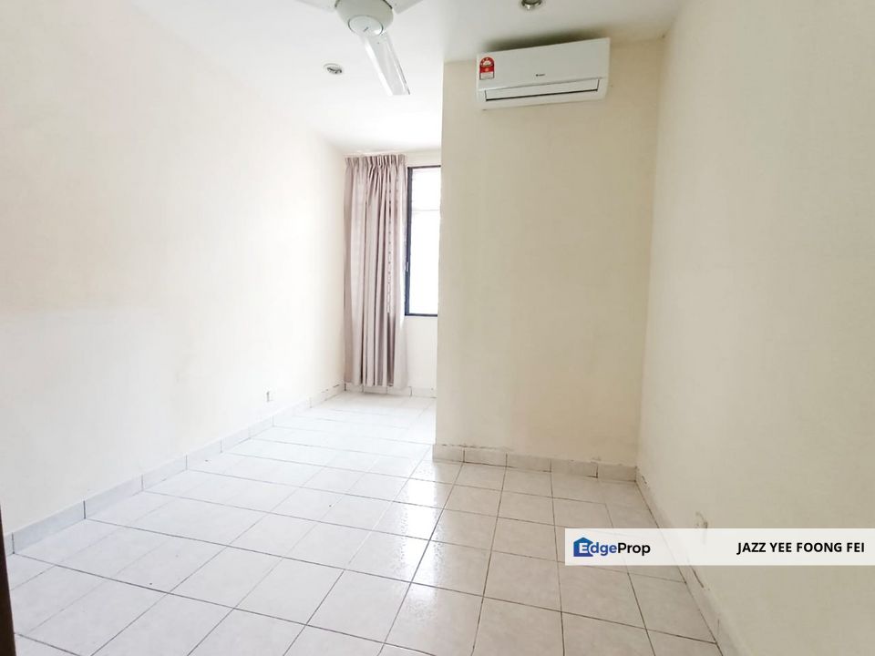 2-storey Terrace End Lot with 10 feet land near Lotus & LRT Puchong , Selangor, Puchong