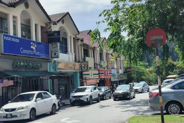 2 Storey bandar kinrara puchong bk5 Office Shop Lot For Sale