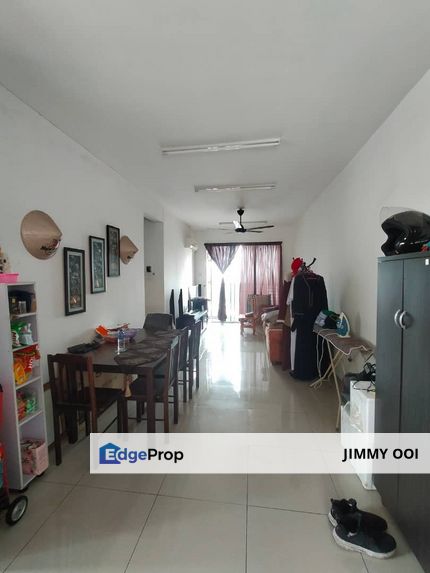 Under value 3 bedrooms unit for sale in Larkin Heights, easy access to 1st link CIQ. Matured area and walking distance to Groceries and restaurants, Johor, Johor Bahru