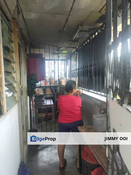 Corner lot flat for SALE in Taman Ungku Tun Aminah, renovated unit. Walking distance to Chinese restaurants and bus stop. , Johor, Johor Bahru