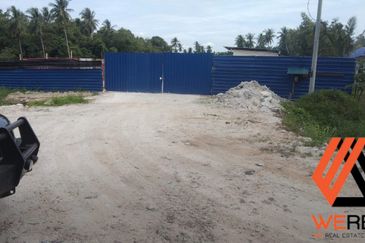 West Port, Pulau Indah