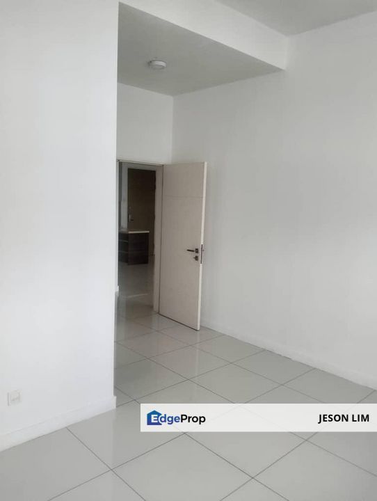 Skypod Residences Puchong @Partial Furnished 2R2B 881sqft for Sale RM450k, Selangor, Puchong