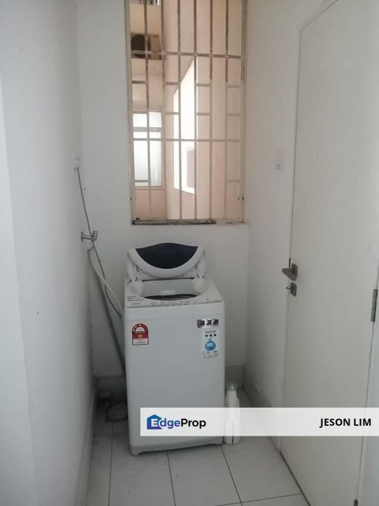 Skypod Residences Puchong @Partial Furnished 2R2B 881sqft for Sale RM450k, Selangor, Puchong