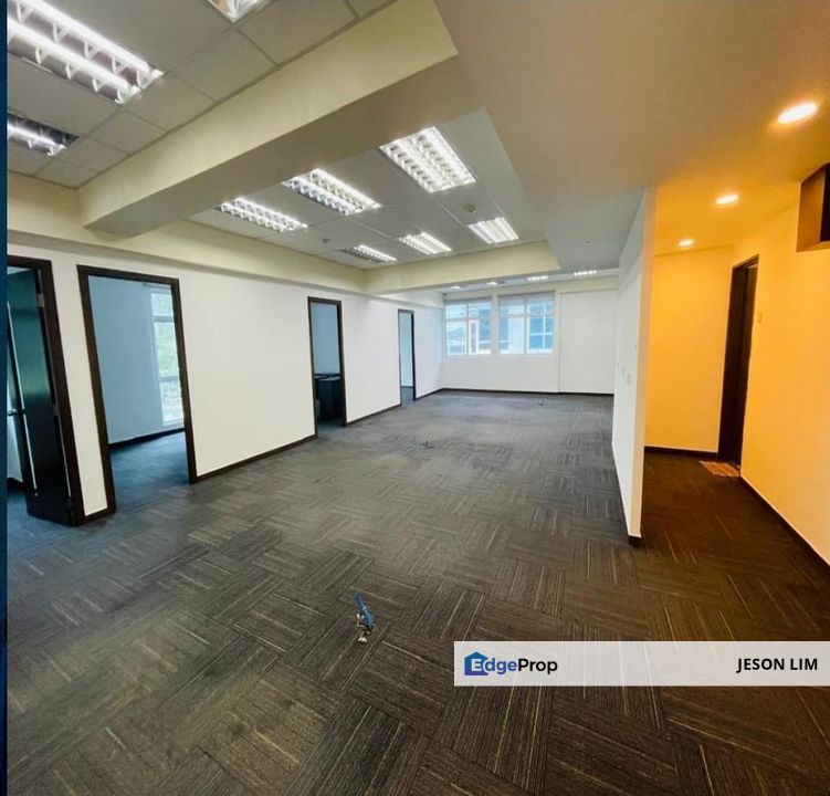Skywalk I-City Shah Alam @Near LRT3 @Facing Main Road @Partial Furnished Third Floor Office 2,417sqft with Lift for Rent RM4psf, Selangor, Shah Alam