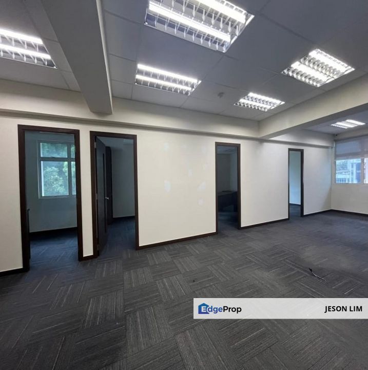 Skywalk I-City Shah Alam @Near LRT3 @Facing Main Road @Partial Furnished Third Floor Office 2,417sqft with Lift for Rent RM4psf, Selangor, Shah Alam