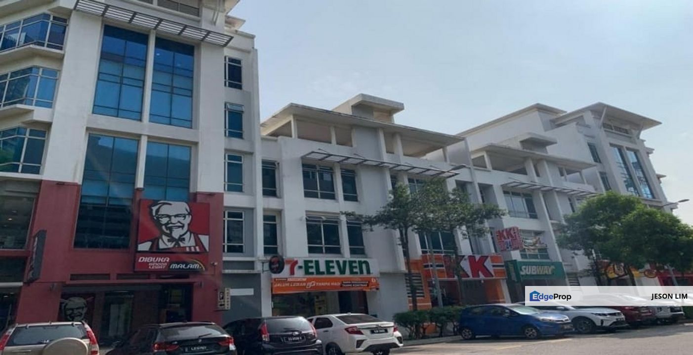 Skywalk I-City Shah Alam @Near LRT3 @Facing Main Road @Partial Furnished Third Floor Office 2,417sqft with Lift for Rent RM4psf, Selangor, Shah Alam