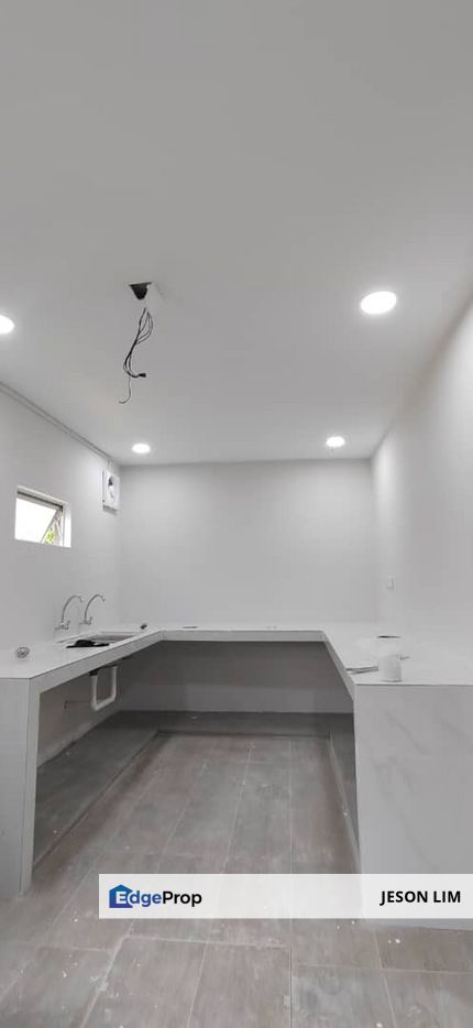 Near Klang Parade & LRT 3 @Single Storey Fully Renovation 20X75 4R3B for Sale RM550k, Selangor, Klang