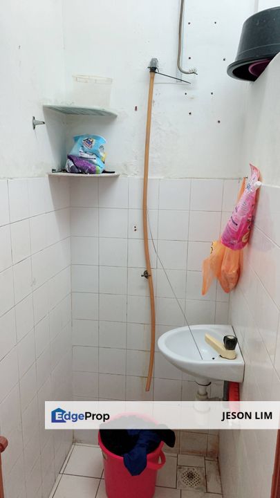 Klang Bukit Tinggi Flat 650sqft 3R2B for Sale RM150k , Selangor, Port Klang