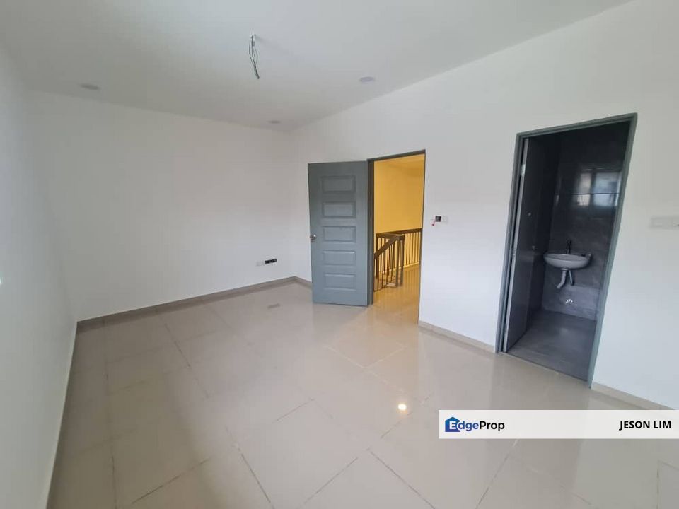 Klang Utama @Fully Renovated 2 Storey 5+1R3B 18X70 for Sell RM480k, Selangor, Klang