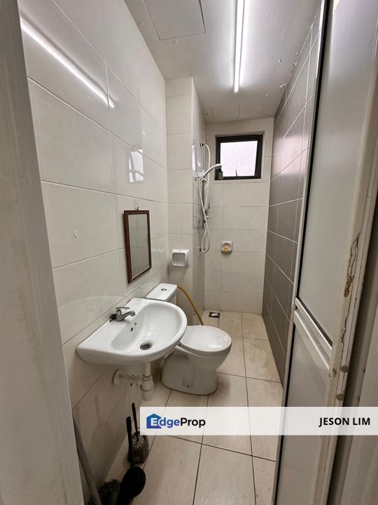 Maple Residence @2R2B with Airconds 883sqft for Sale RM305k, Selangor, Klang
