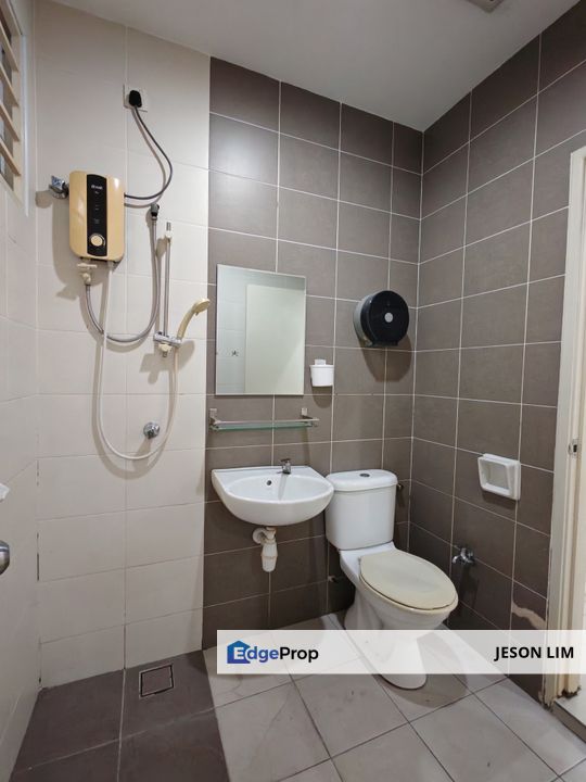 Gated Damai Residence @Kemuning Utama @2 Storey with Aircond 4R4B 22X70 for Sale RM820k, Selangor, Shah Alam