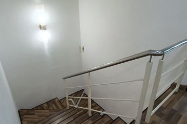 Taman Wangi (Tepi Sungai)