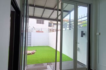 Taman Wangi (Tepi Sungai)