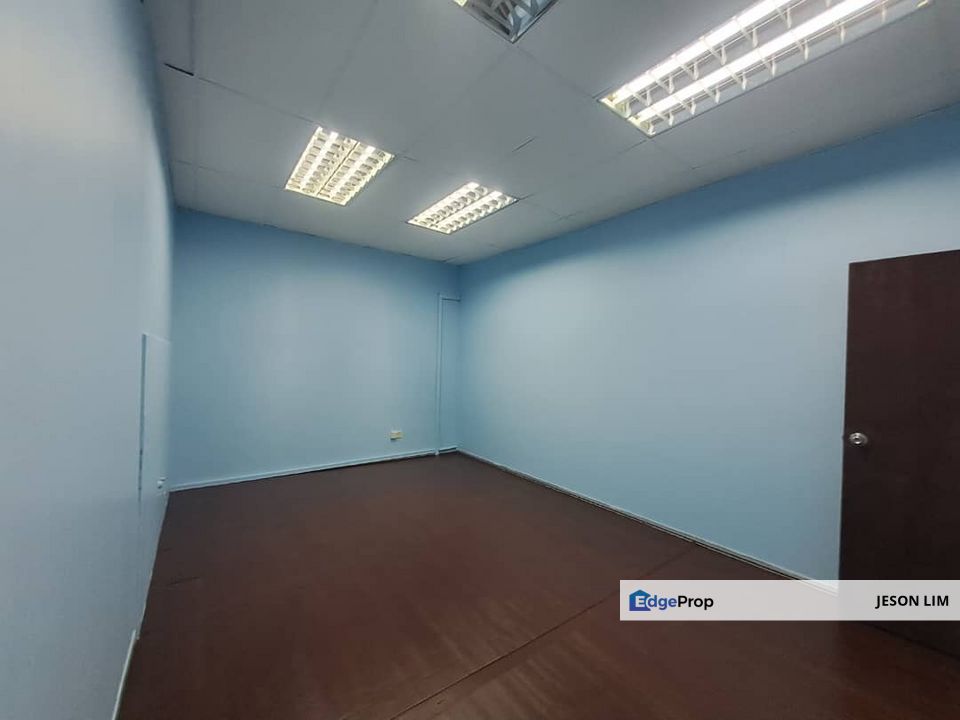 Bukit Tinggi 2 @Facing Main Road First Floor Office 22X75 for Rent RM2,800, Selangor, Klang