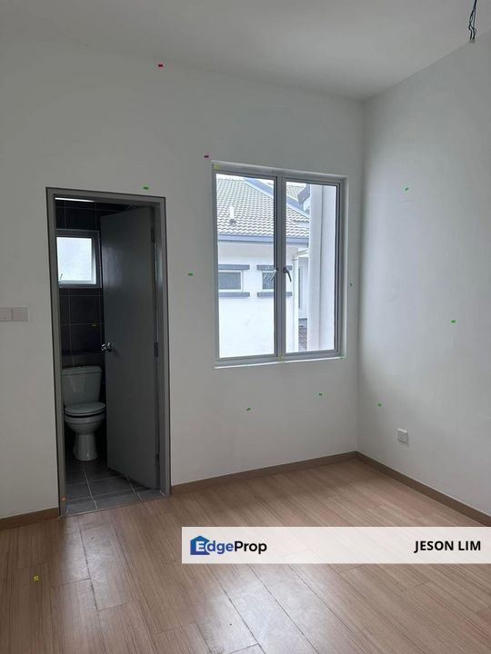 LRT 3 Bayuemas Klang @2 Storey 20X70 4R3B for Sale RM800k, Selangor, Klang