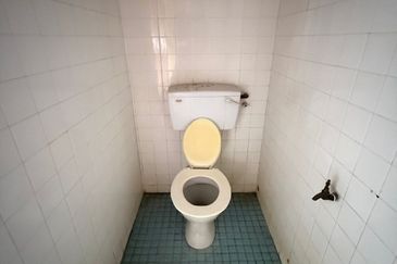 Sri Istana @Facing Roundabout Klang 3 Sty Shop 20X70 for Sale RM1.5mils