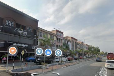 Banting @3 Storey Shoplot 20X70 @Facing Main Road for Sale RM1.69mil