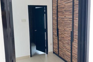 Maple Red, Adda Heights