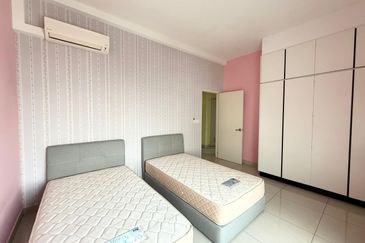 The Pinnacles (Pinnacle Tower)