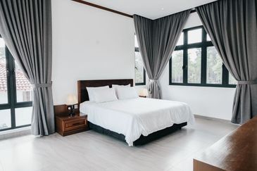 The Country Residency