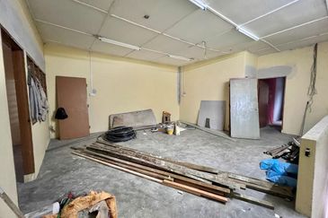 Ulu Tiram Facing Mainroad 2 Storey Shoplot For Sales