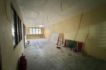 Ulu Tiram Facing Mainroad 2 Storey Shoplot For Sales