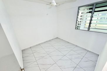 Flat Taman Ungku Tun Aminah