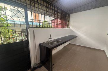 Kluang｜Taman Kg Majid｜Jalan Kg Majid｜2-Storey Terrace｜Renovated