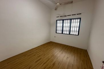 Kluang｜Taman Kg Majid｜Jalan Kg Majid｜2-Storey Terrace｜Renovated