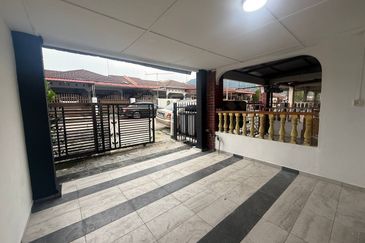Kluang｜Taman Kg Majid｜Jalan Kg Majid｜2-Storey Terrace｜Renovated