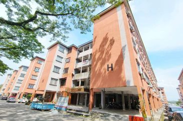 Taman Pulai Utama Flat