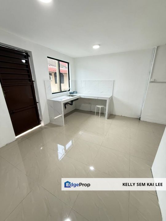 Masai｜Taman Rinting｜Jalan Cendana｜1-Storey End Lot｜Renovated, Johor, Masai