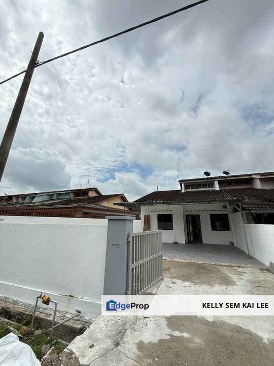 Masai｜Taman Rinting｜Jalan Cendana｜1-Storey End Lot｜Renovated, Johor, Masai
